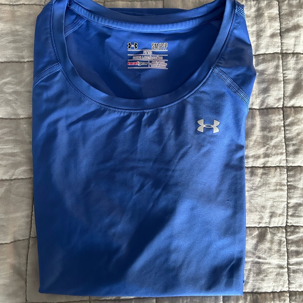 Under Armour women’s fitted heat gear t-shirt, size small